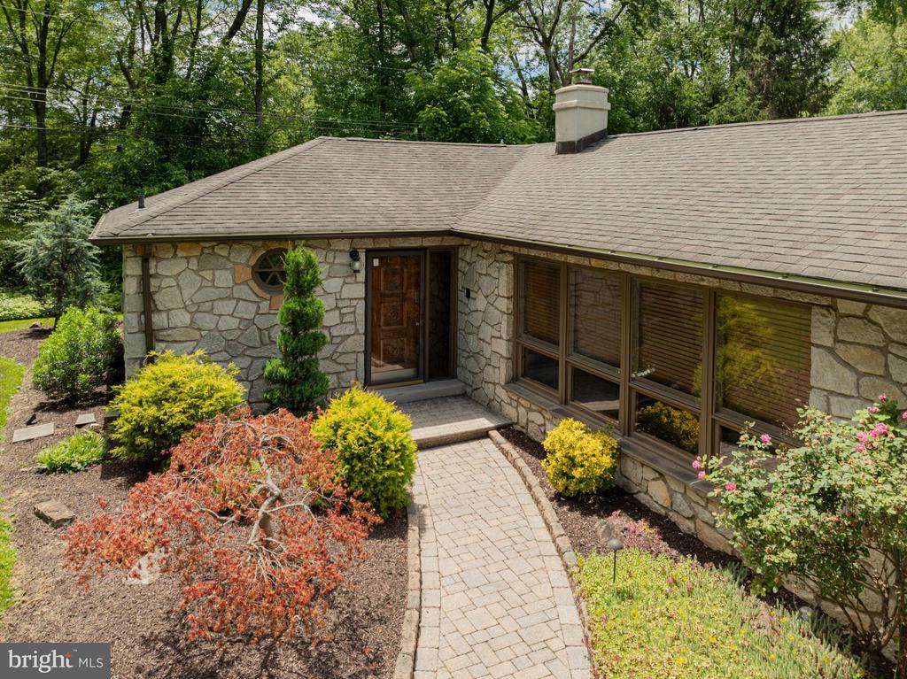 75 RUSSELL ROAD N