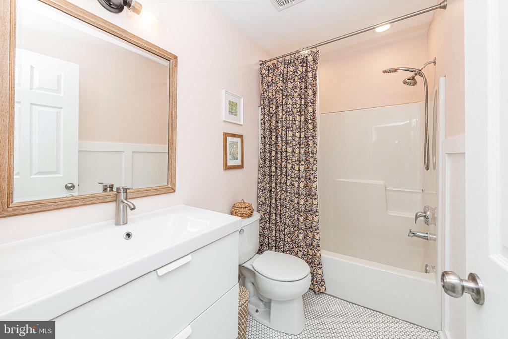1053 ALMOND DRIVE 3