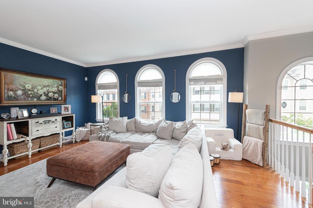 3219 ELLINGTON LANE