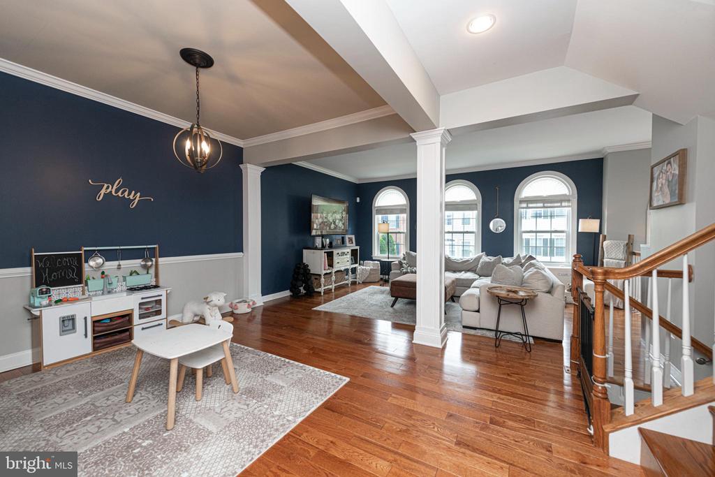 3219 ELLINGTON LANE