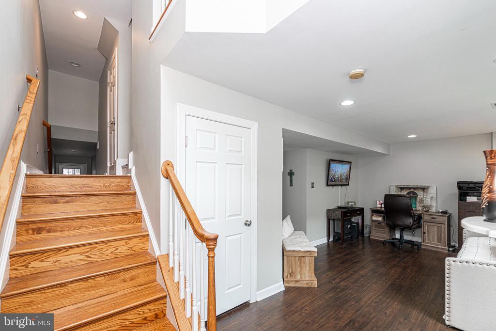 3219 ELLINGTON LANE