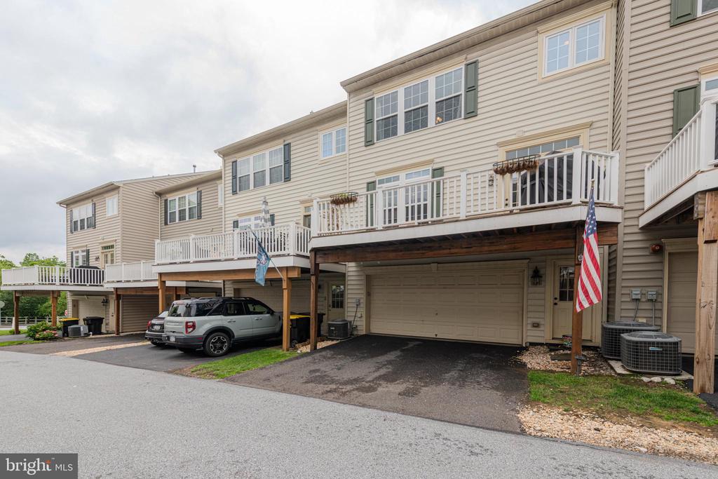 3219 ELLINGTON LANE