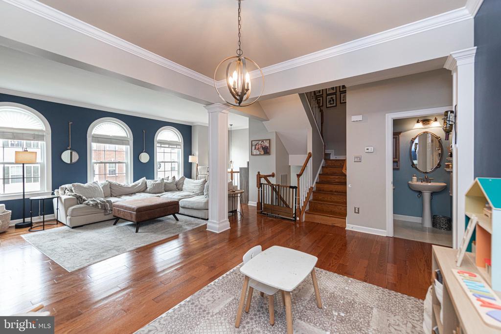 3219 ELLINGTON LANE