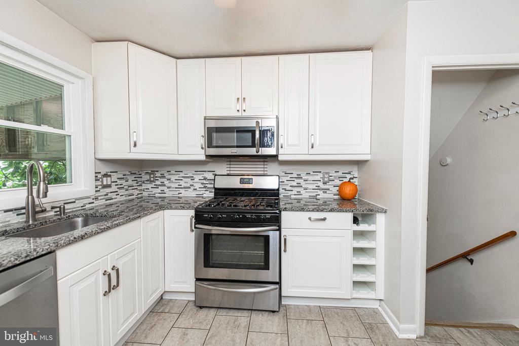 32 ROSSITER AVENUE