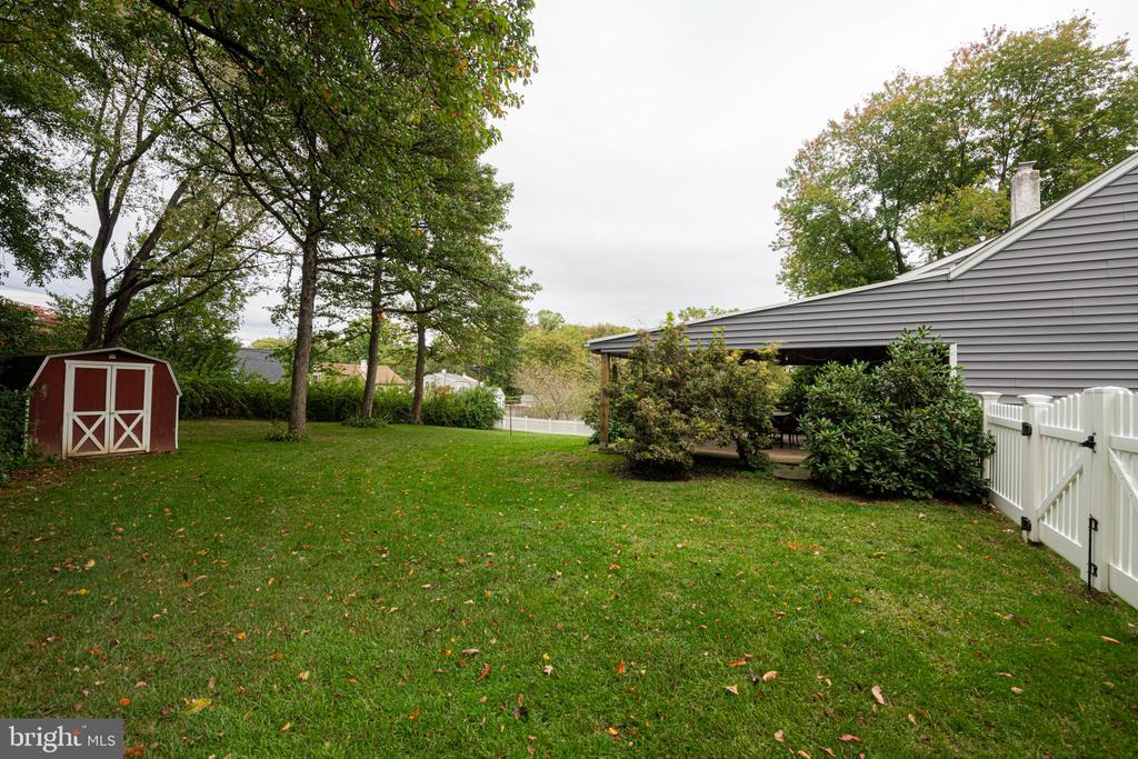 32 ROSSITER AVENUE