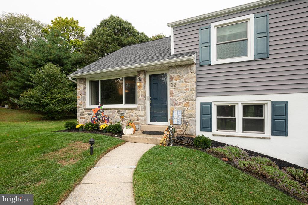 32 ROSSITER AVENUE