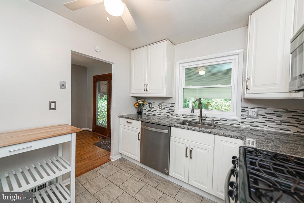 32 ROSSITER AVENUE