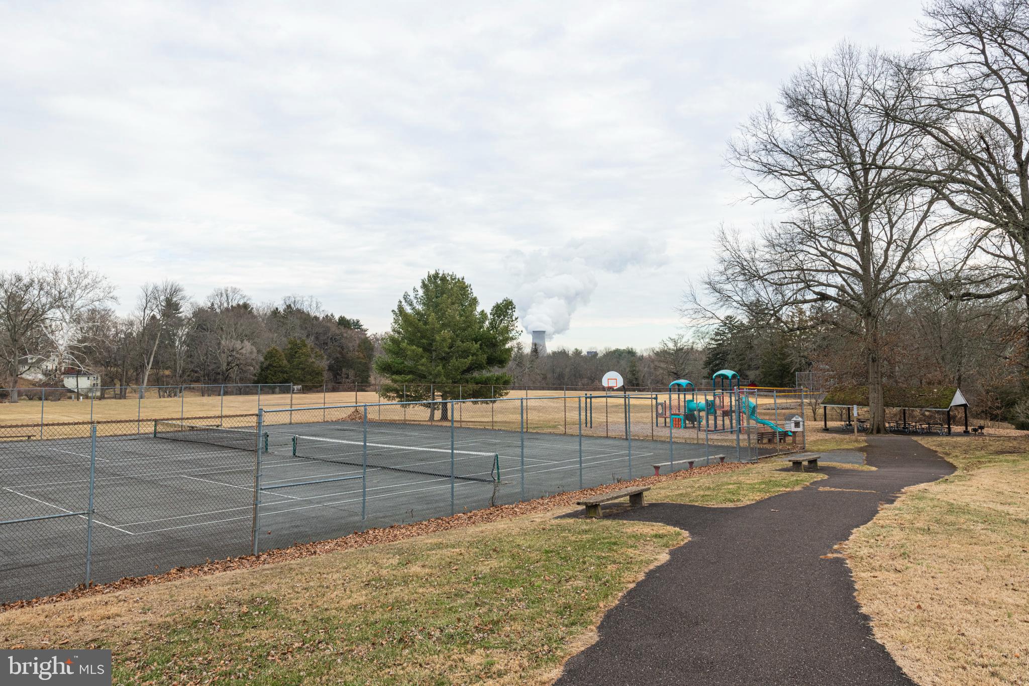 1062 W MEADOWBROOK ROAD