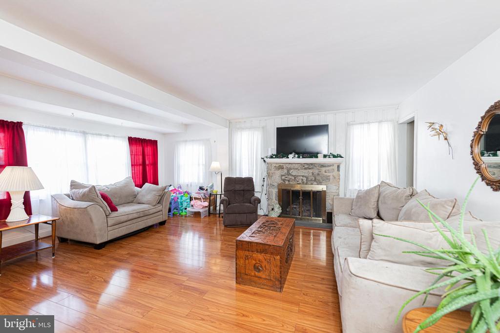 878 VALLEY FORGE ROAD