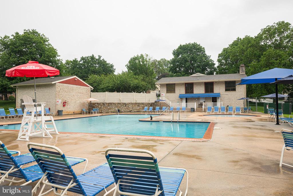 202 VALLEY DRIVE 202