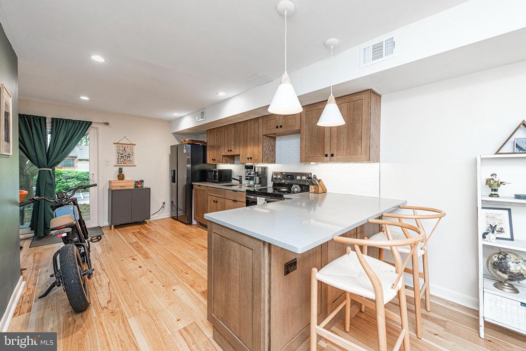 202 VALLEY DRIVE 202