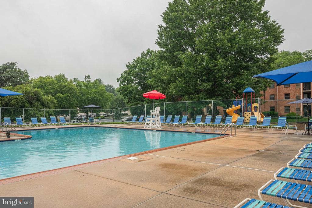 202 VALLEY DRIVE 202