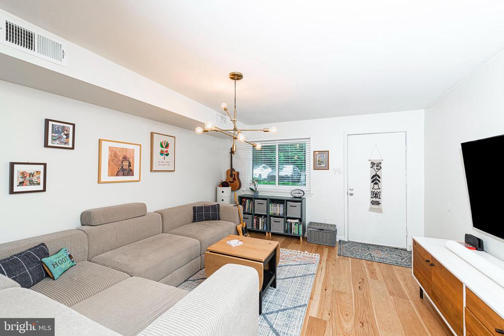 202 VALLEY DRIVE 202