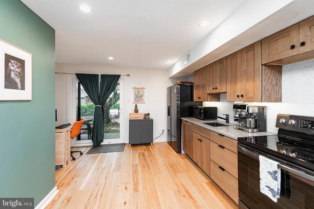 202 VALLEY DRIVE 202