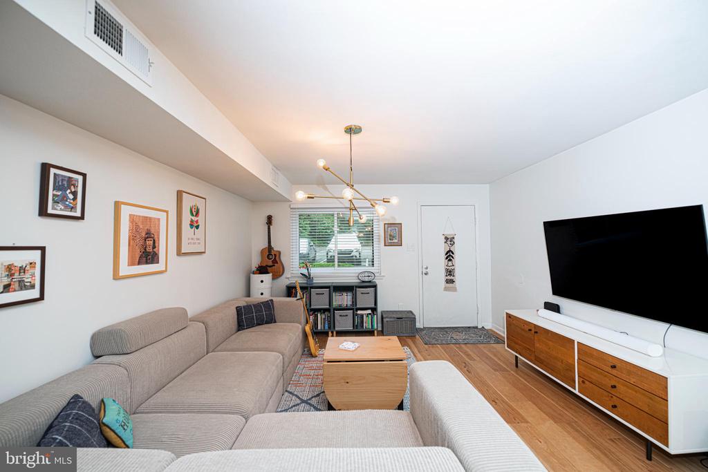 202 VALLEY DRIVE 202