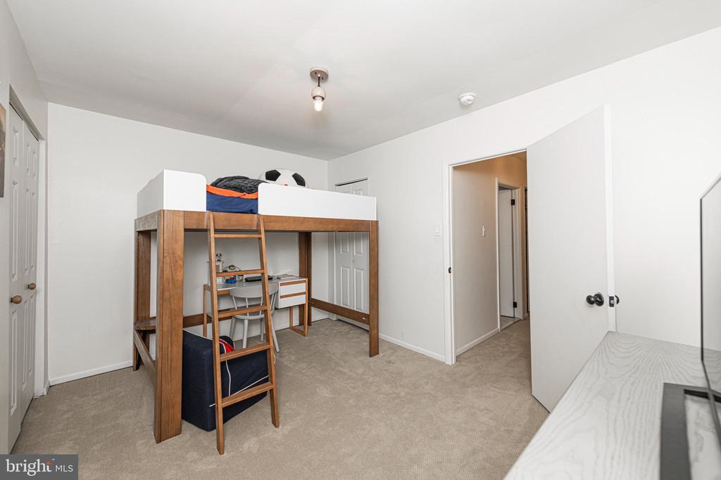202 VALLEY DRIVE 202