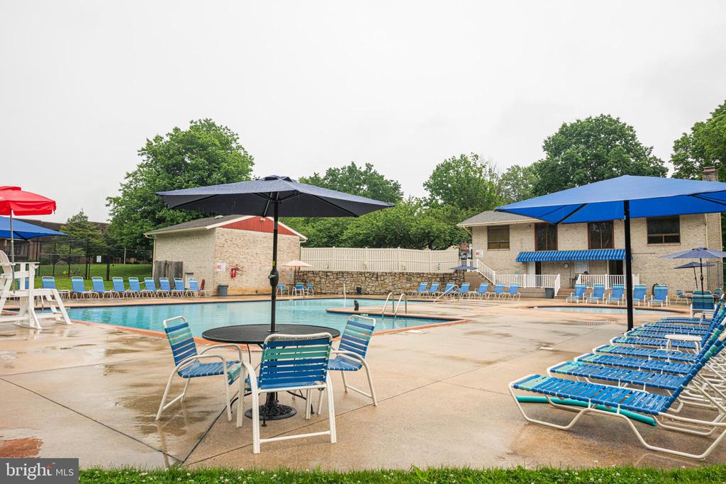 202 VALLEY DRIVE 202
