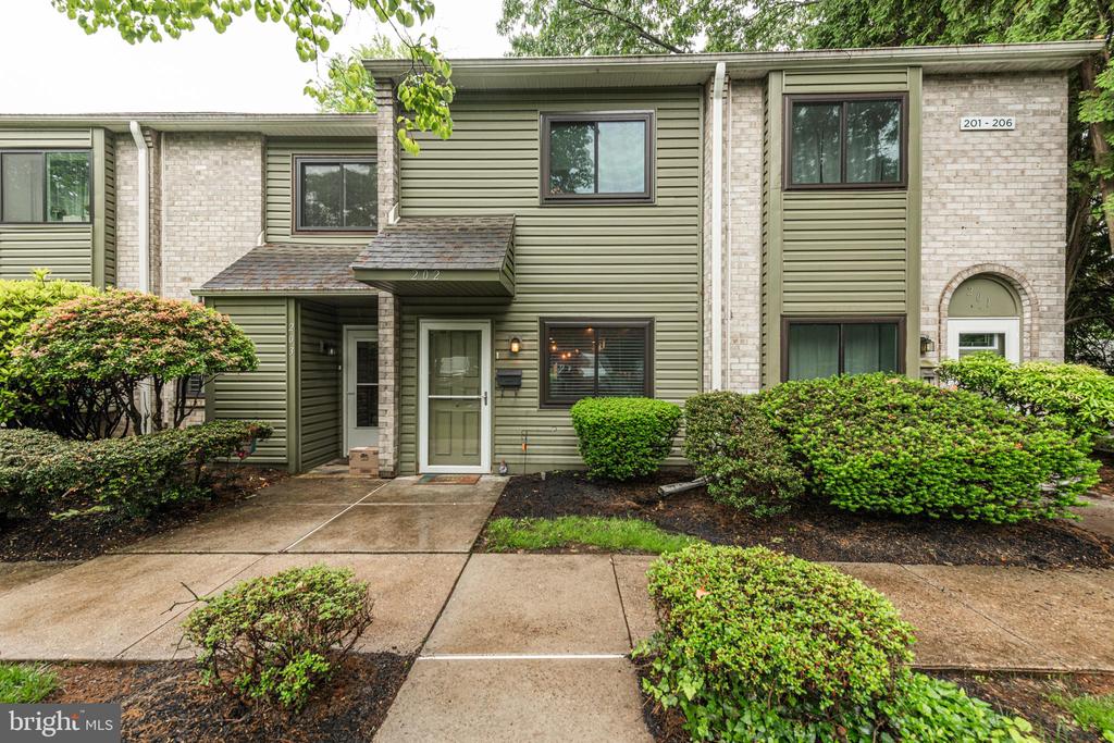 202 VALLEY DRIVE 202
