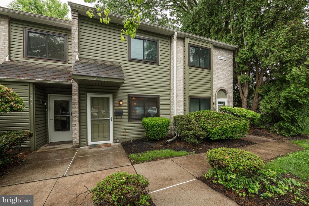 202 VALLEY DRIVE 202