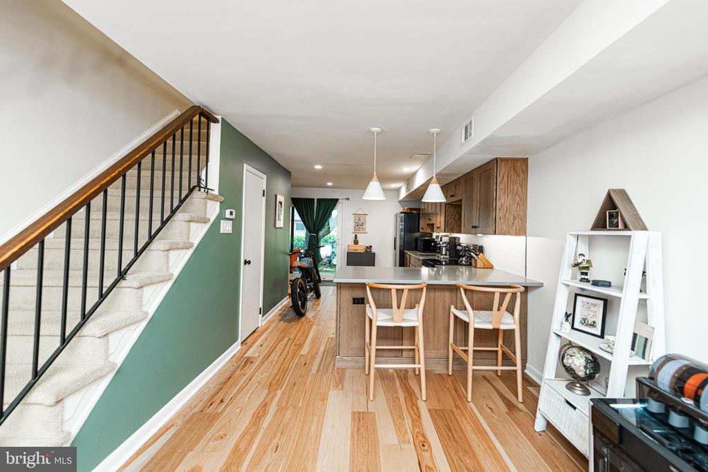 202 VALLEY DRIVE 202