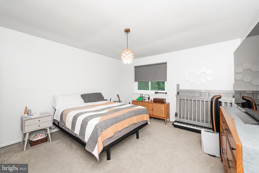 202 VALLEY DRIVE 202