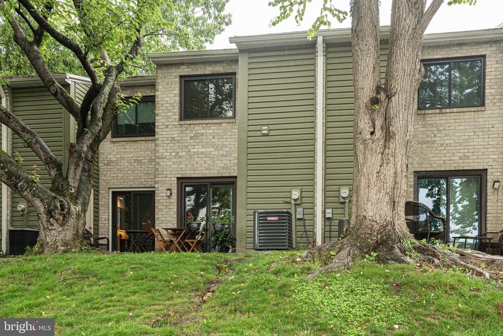 202 VALLEY DRIVE 202