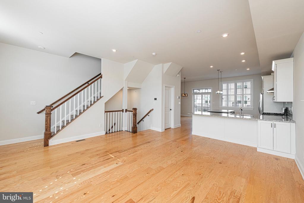 139 SMITHWORKS BOULEVARD Unit: 20