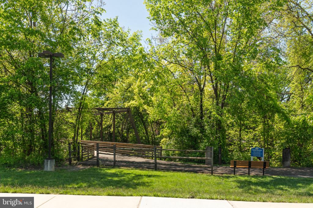 139 SMITHWORKS BOULEVARD Unit: 20