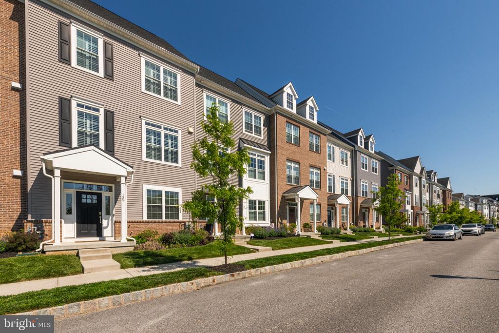 139 SMITHWORKS BOULEVARD Unit: 20