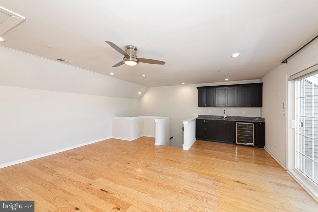 139 SMITHWORKS BOULEVARD Unit: 20