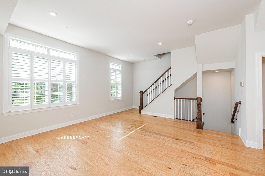 139 SMITHWORKS BOULEVARD Unit: 20