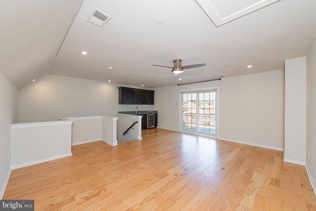 139 SMITHWORKS BOULEVARD Unit: 20