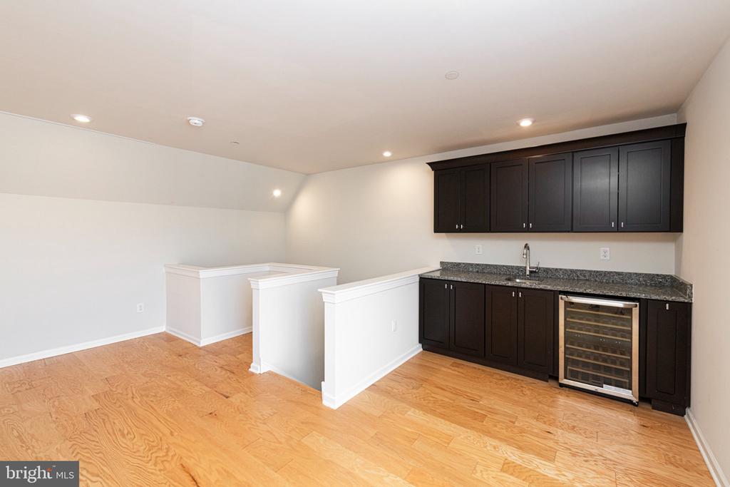 139 SMITHWORKS BOULEVARD Unit: 20