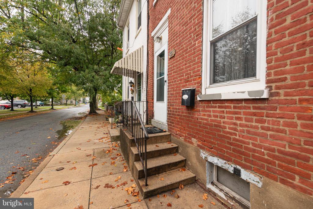 835 CROSS STREET