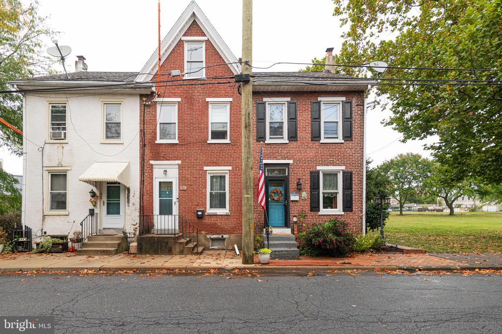 835 CROSS STREET