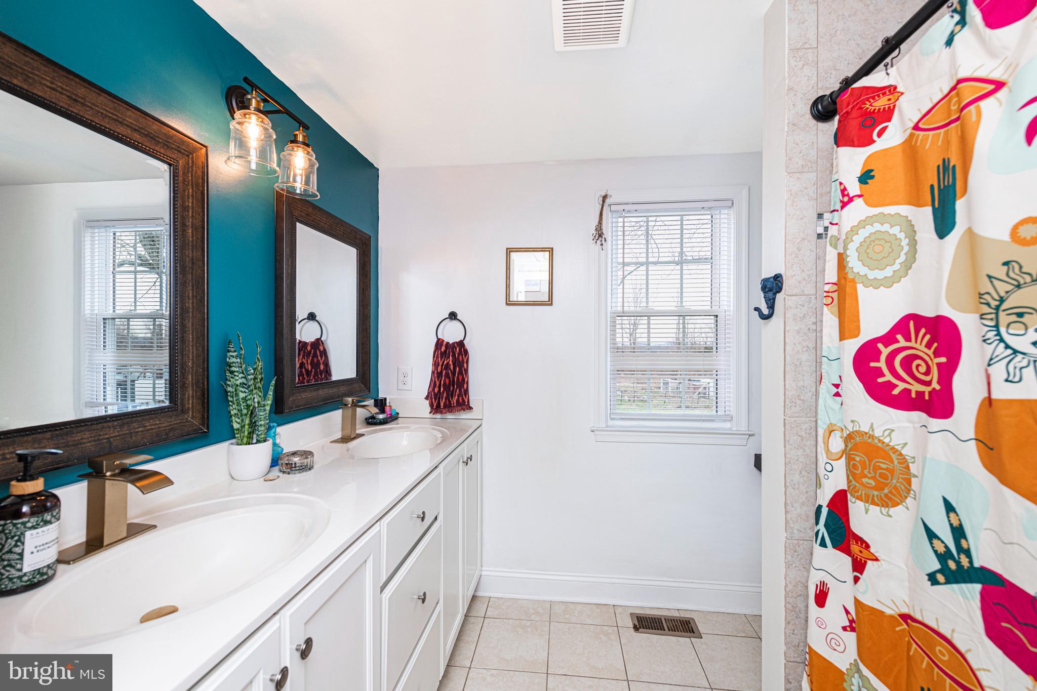 1720 FARMINGTON AVENUE