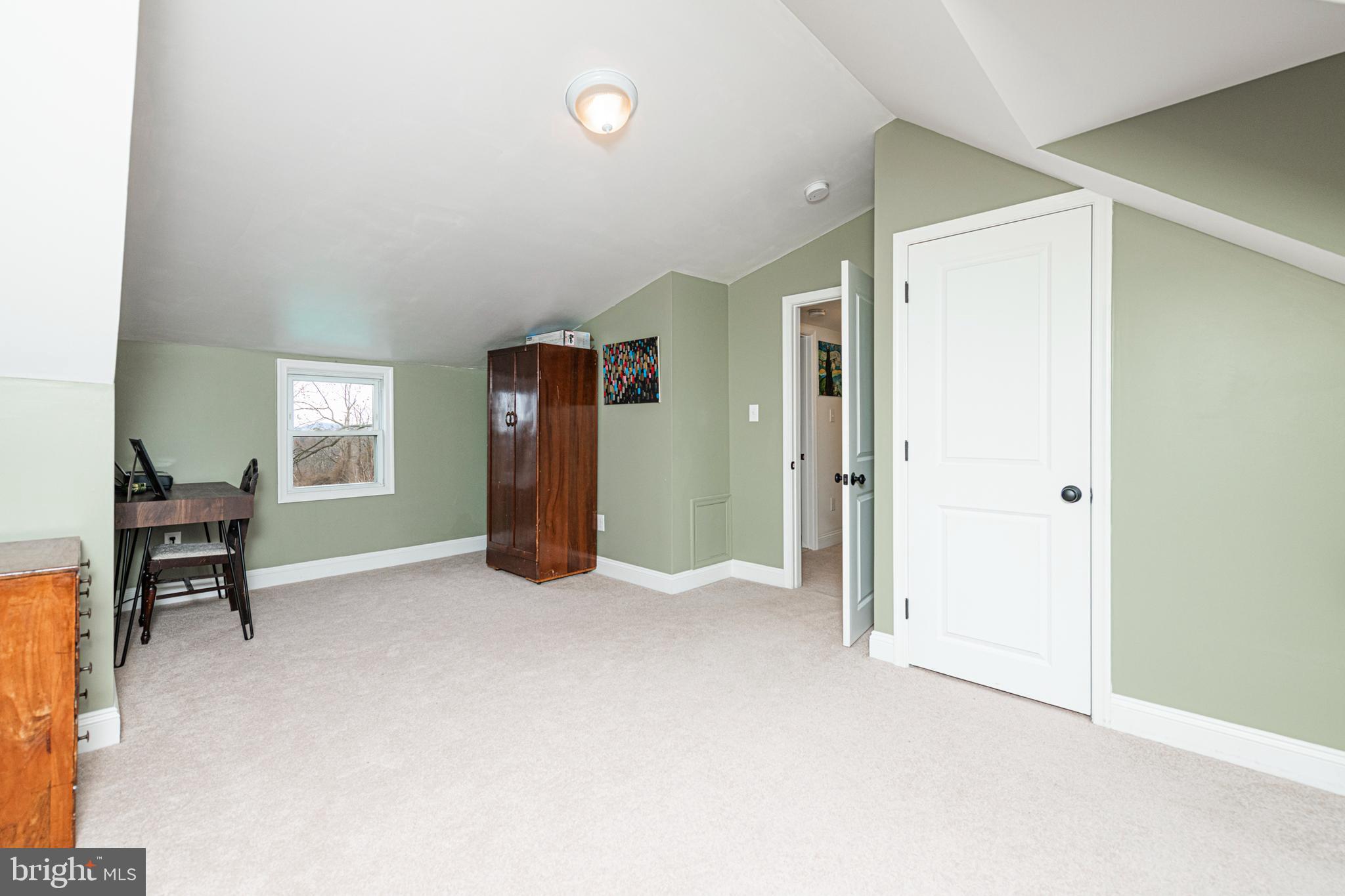 1720 FARMINGTON AVENUE