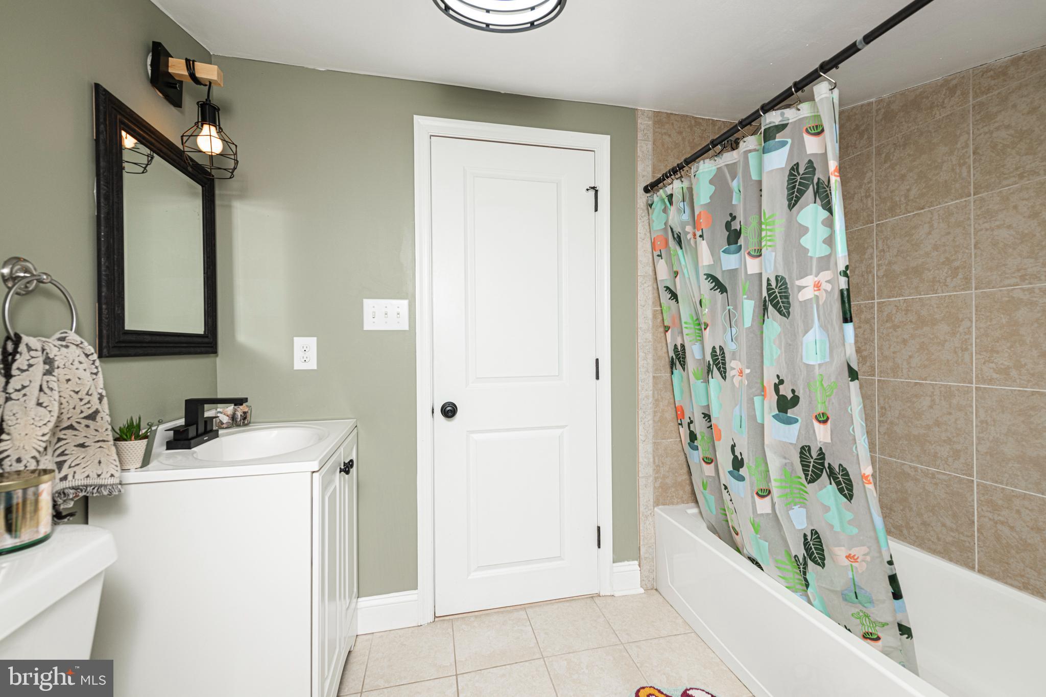 1720 FARMINGTON AVENUE