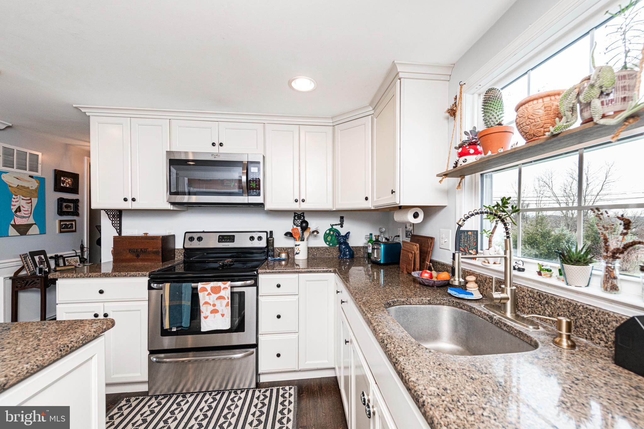 1720 FARMINGTON AVENUE