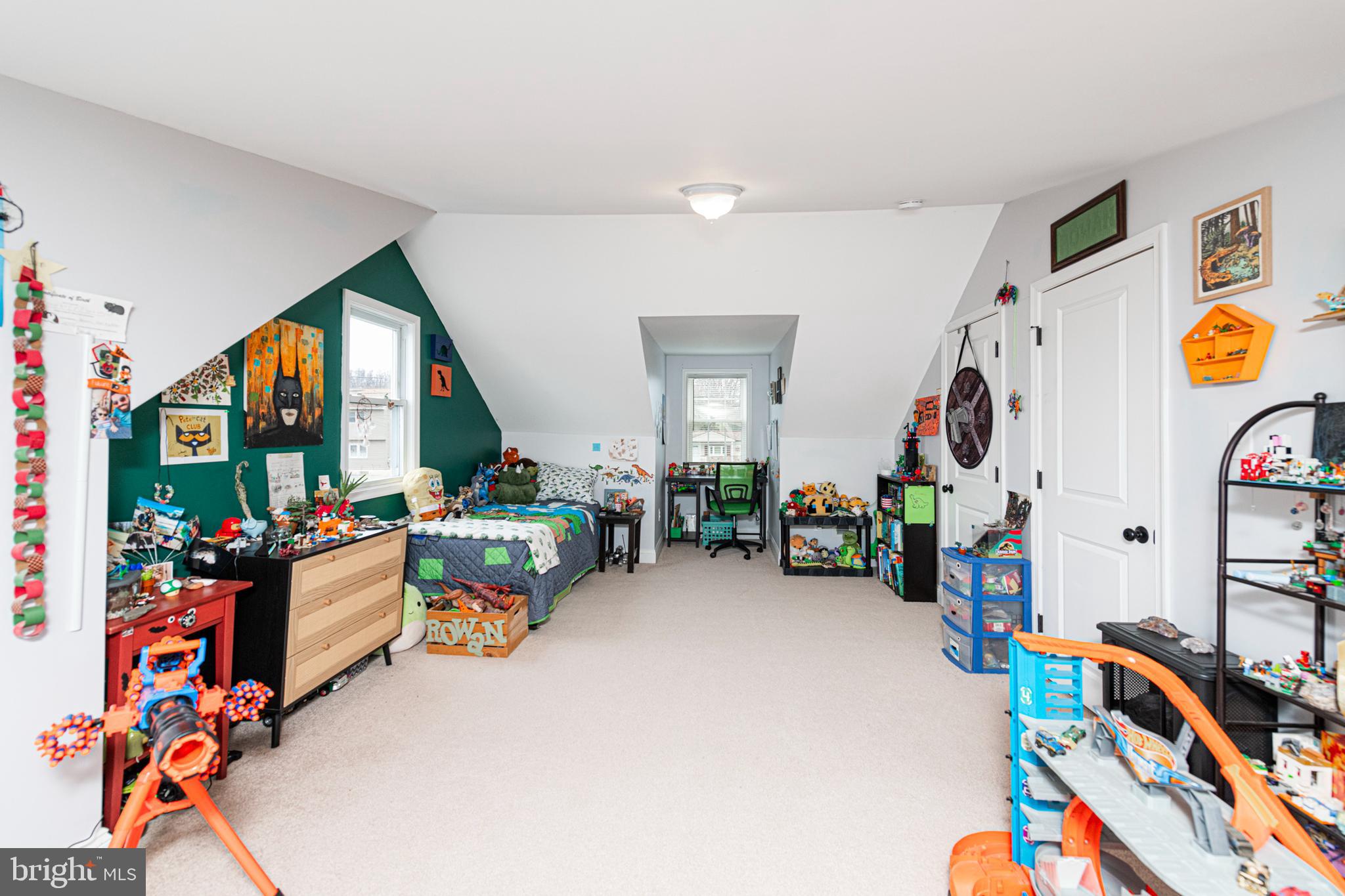 1720 FARMINGTON AVENUE