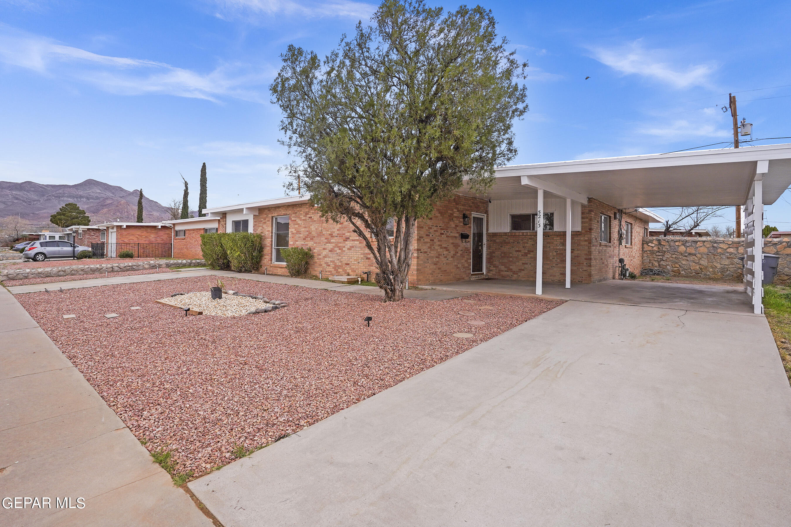 5213 MARCILLUS Avenue