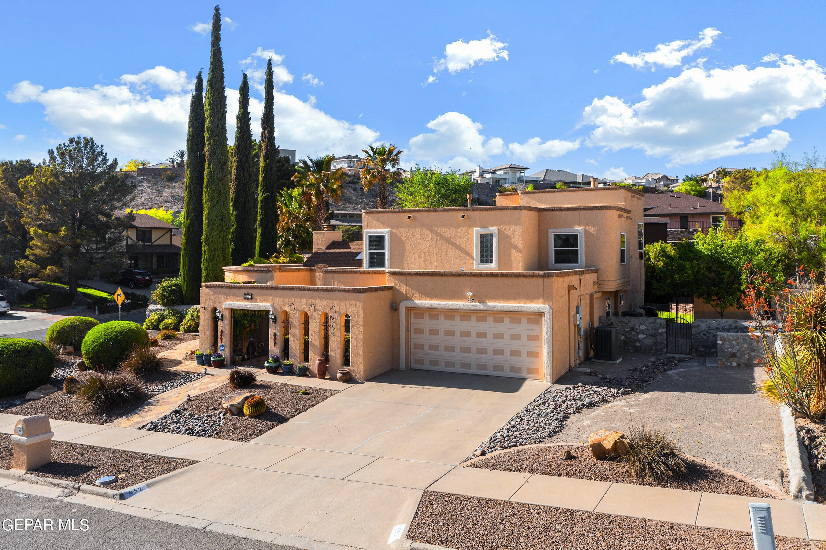 852 CRESTA ALTA Drive