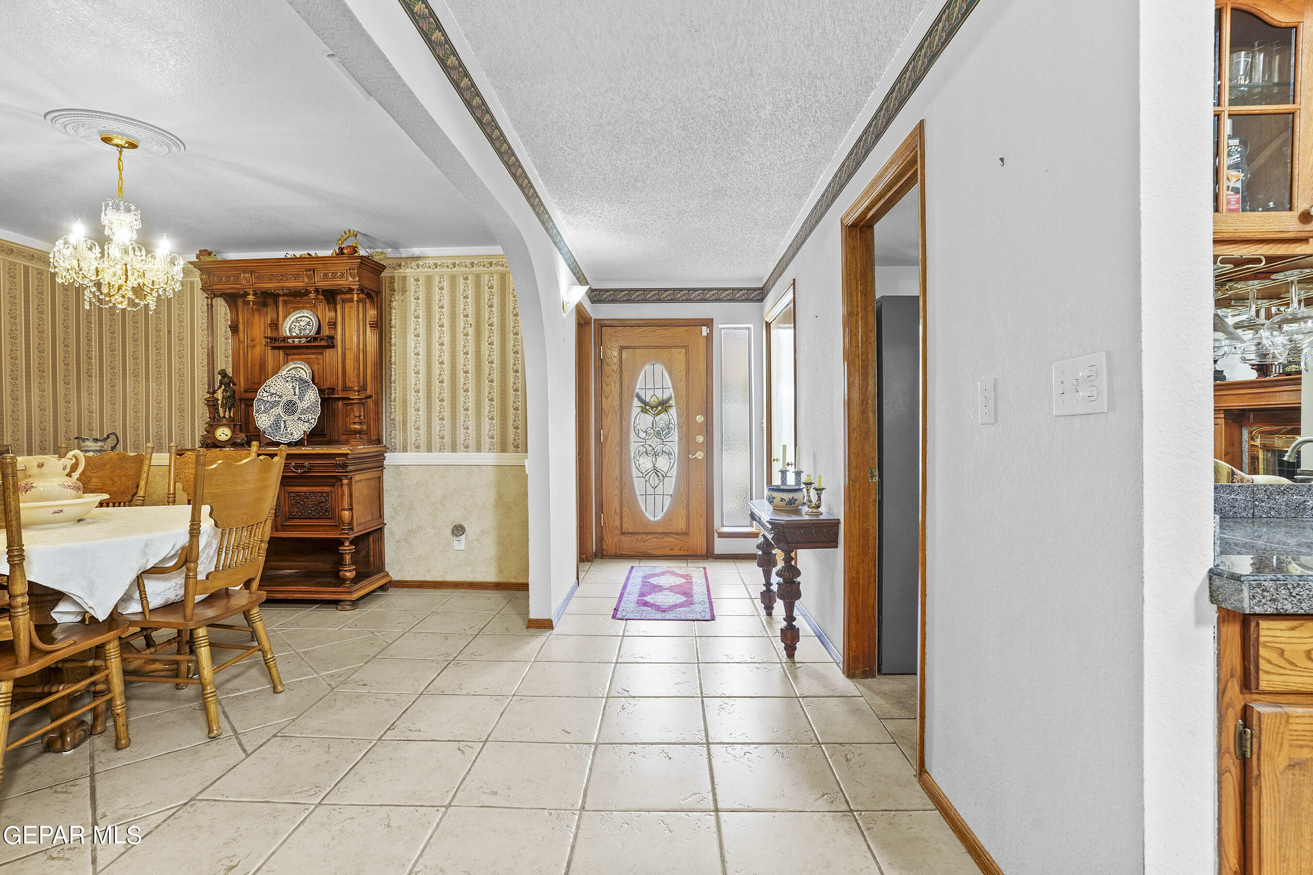 852 CRESTA ALTA Drive