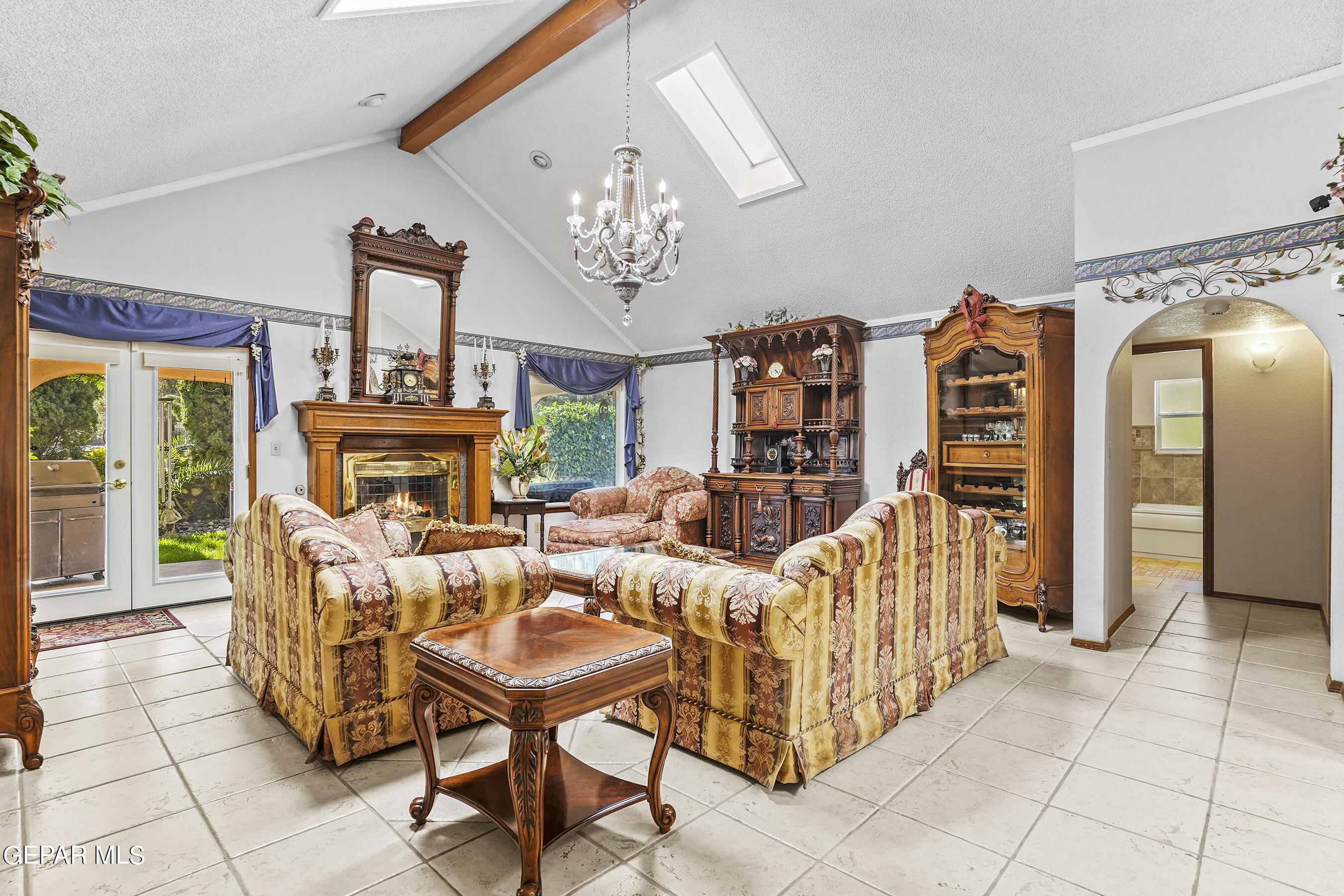 852 CRESTA ALTA Drive