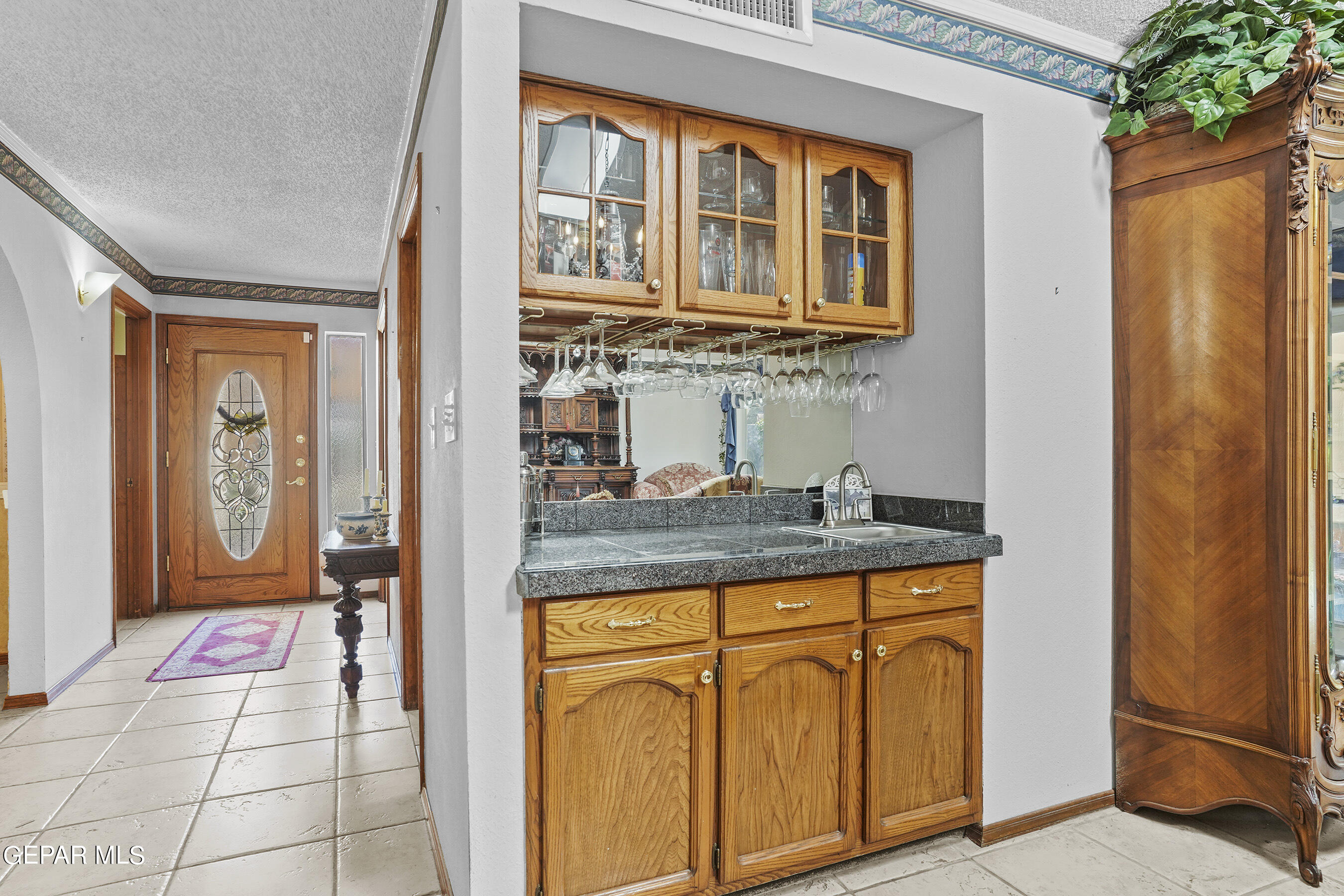 852 CRESTA ALTA Drive