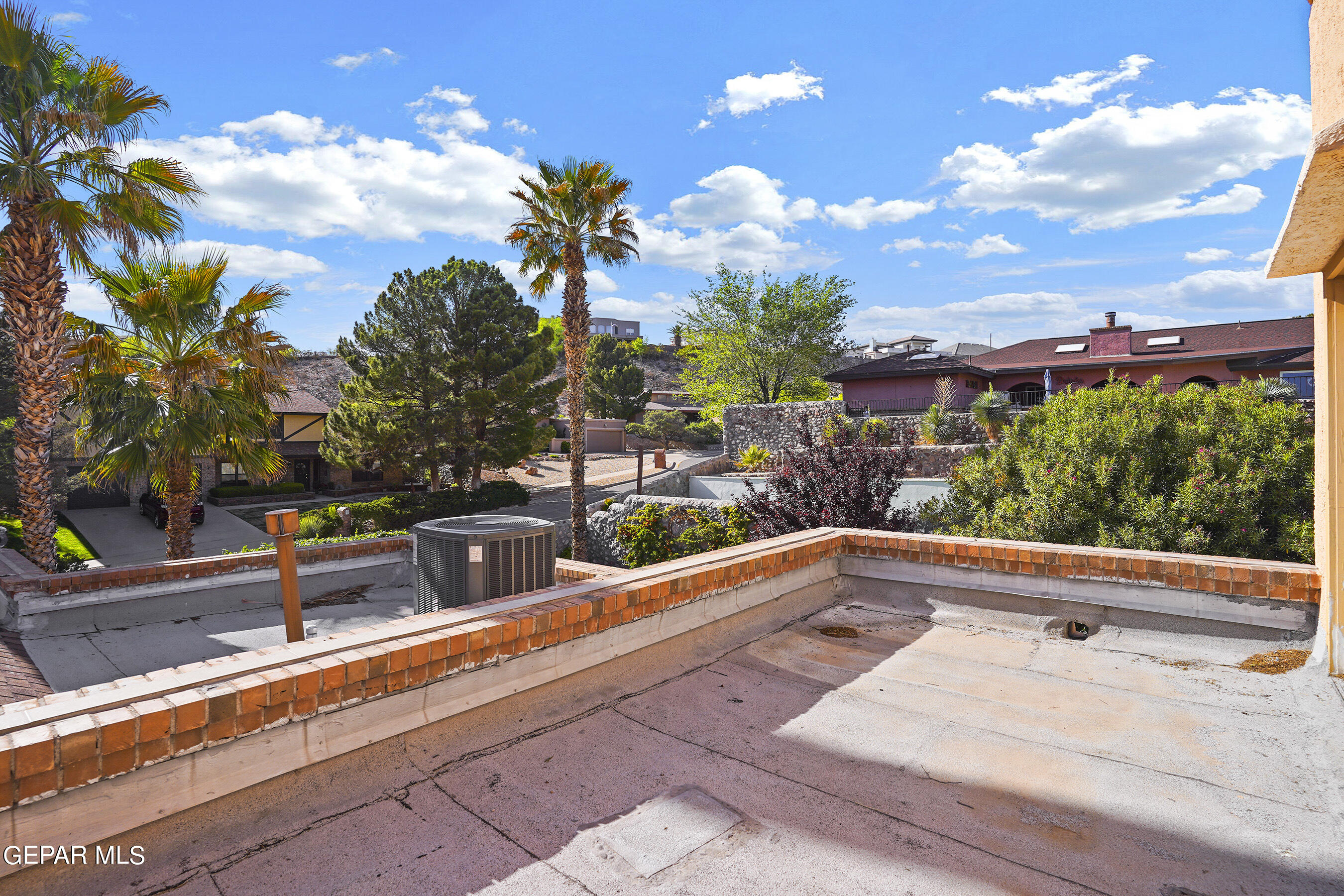 852 CRESTA ALTA Drive