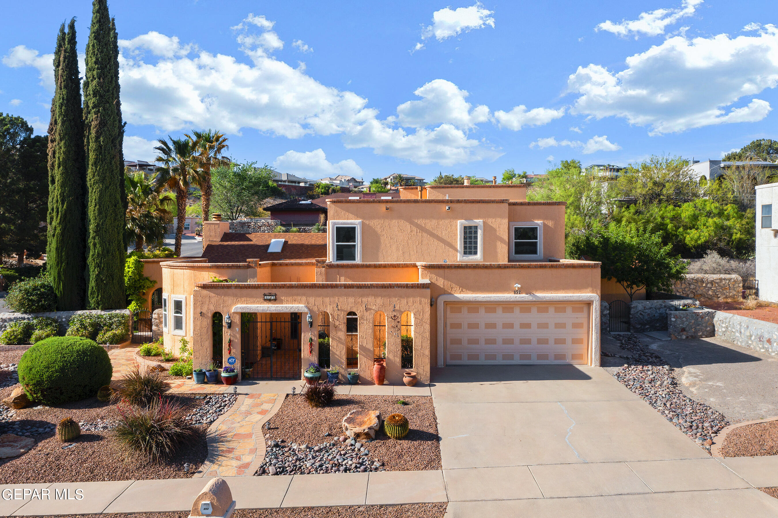 852 CRESTA ALTA Drive