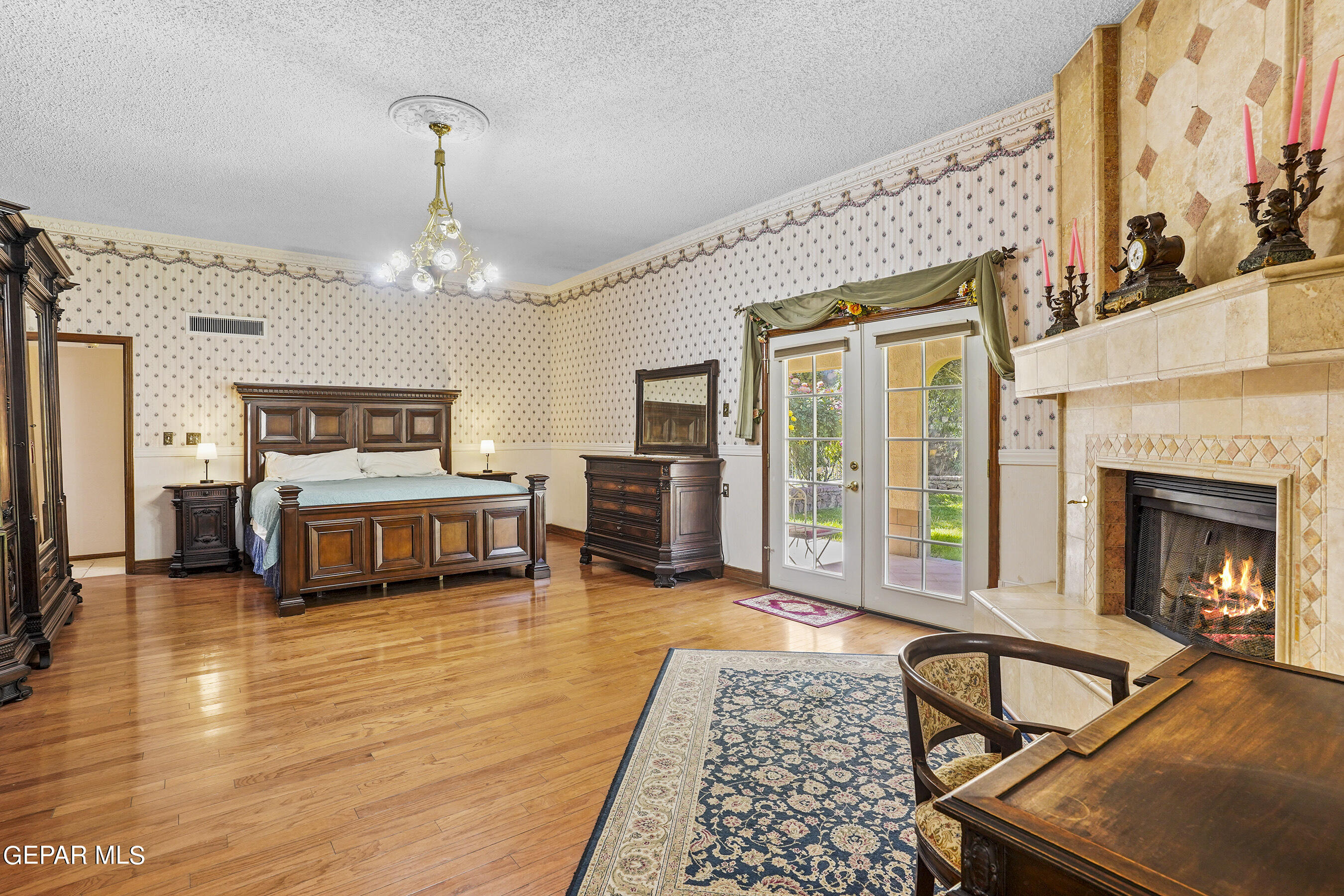 852 CRESTA ALTA Drive