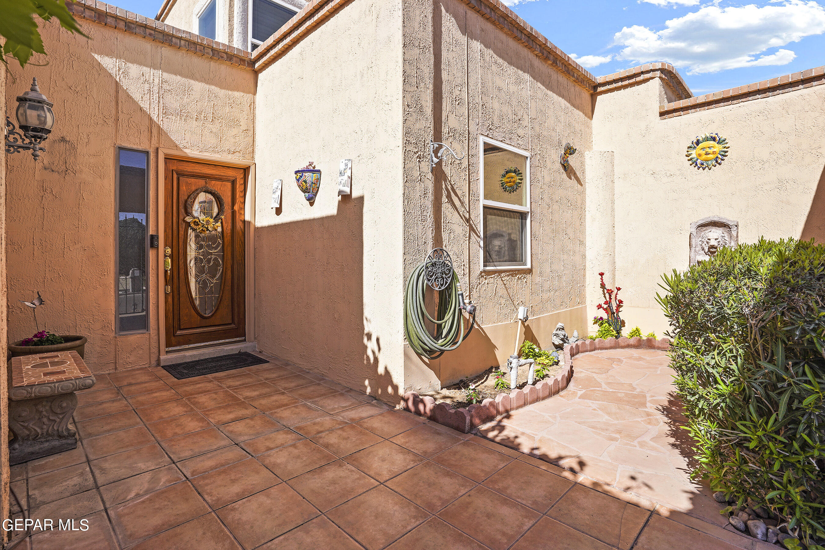 852 CRESTA ALTA Drive