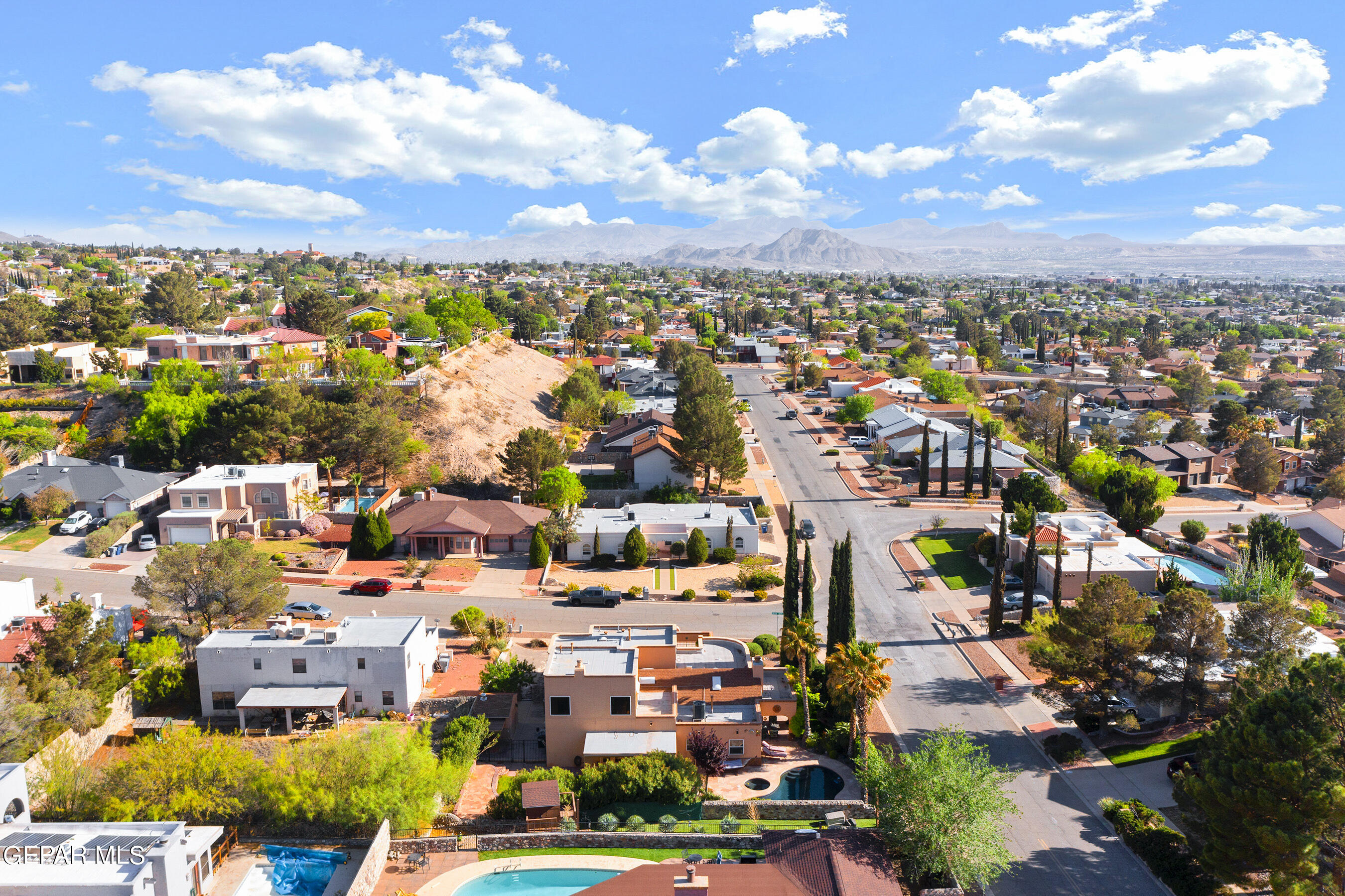 852 CRESTA ALTA Drive